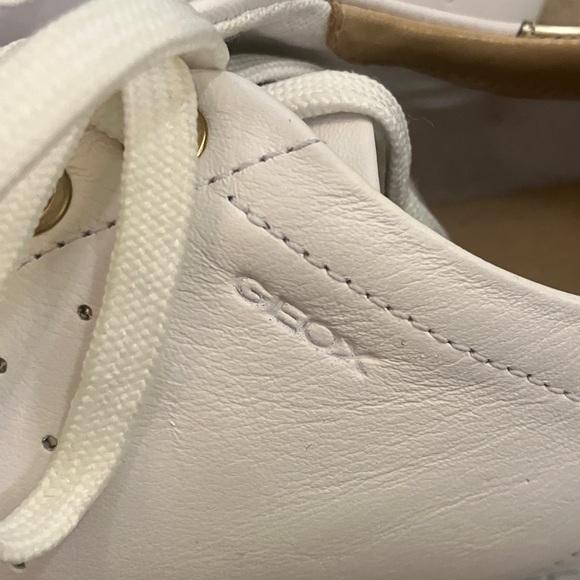 GEOX Respiro Thymar Women’s White Sneakers with Gold Details Size 10.5 NWT - Picture 5 of 13